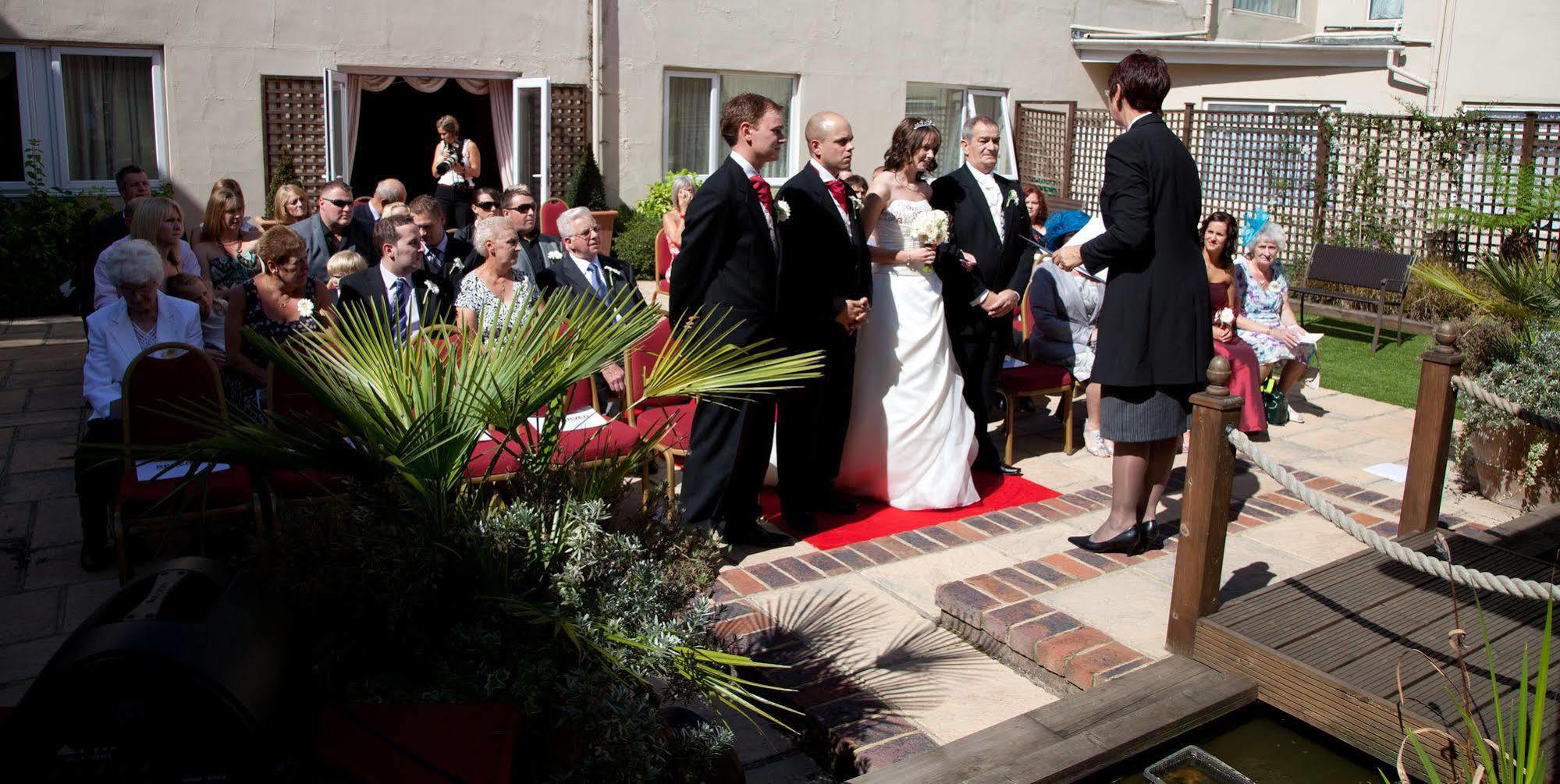 גילינגהאם King Charles Hotel מראה חיצוני תמונה